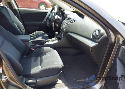 2011 Mazda Mazda3 S Sport z USA, uszkodzony, nr VIN JM1BL1U69B1475745